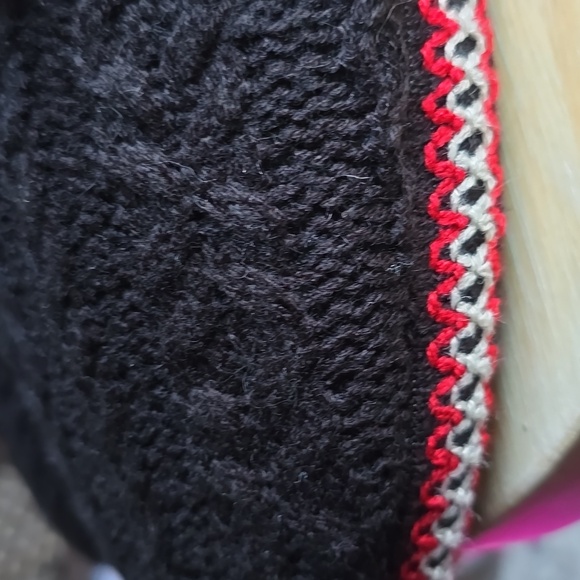 MUK LUKS BRAND WOMENS BLACK & RED SLIPPERS SIZE SMALL 5-6 - Picture 12 of 13